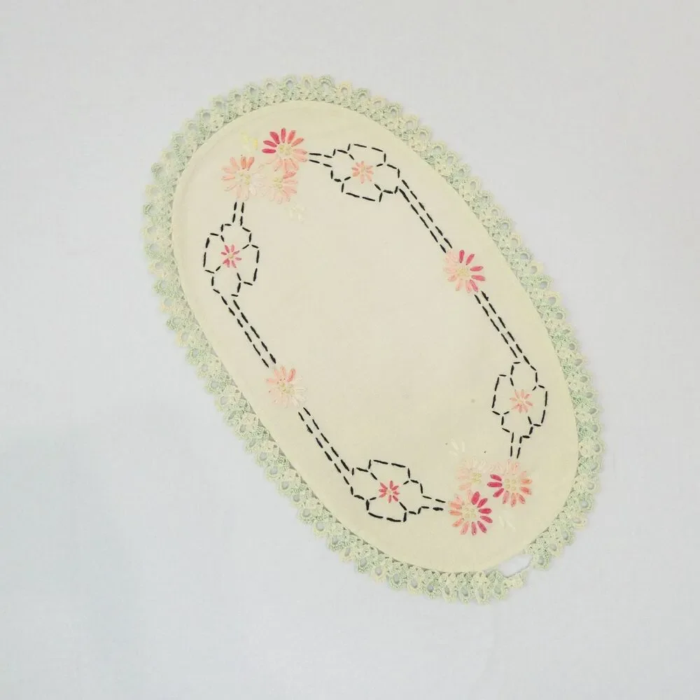 Set‎ of 4 Vintage Embroidered Linens Table Dresser Oval Rectangle Crochet Edge